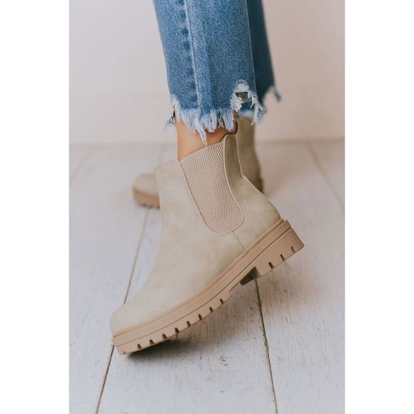 $75 NEW Soda Pilot Lug Sole Low Heel Chelsea 10 Fashion Ankle Bootie - Beige - Picture 8 of 9